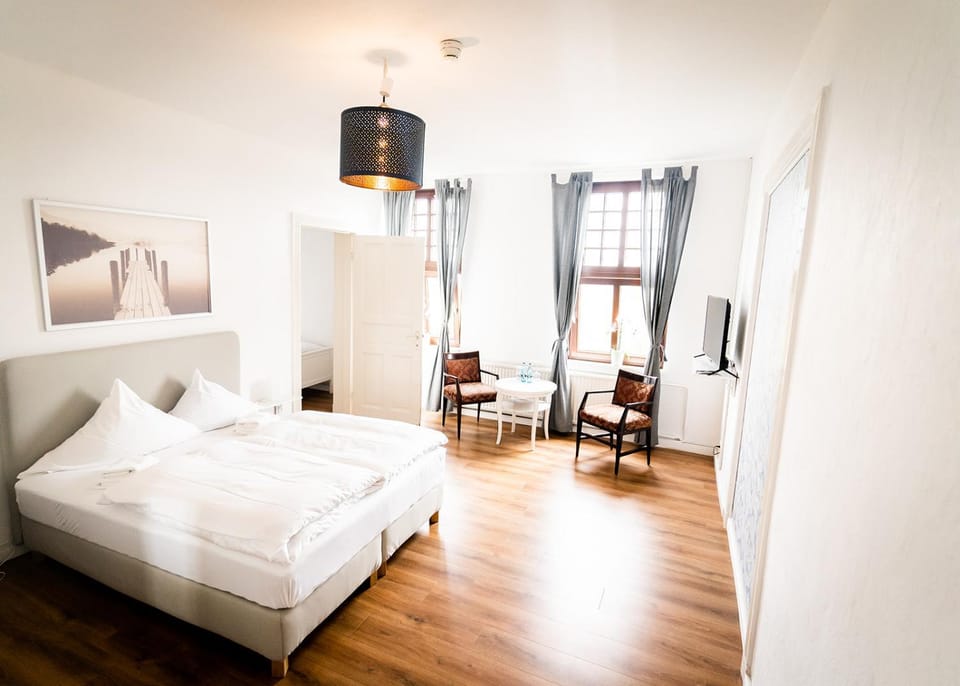 Photo of the whole room, Bedroom