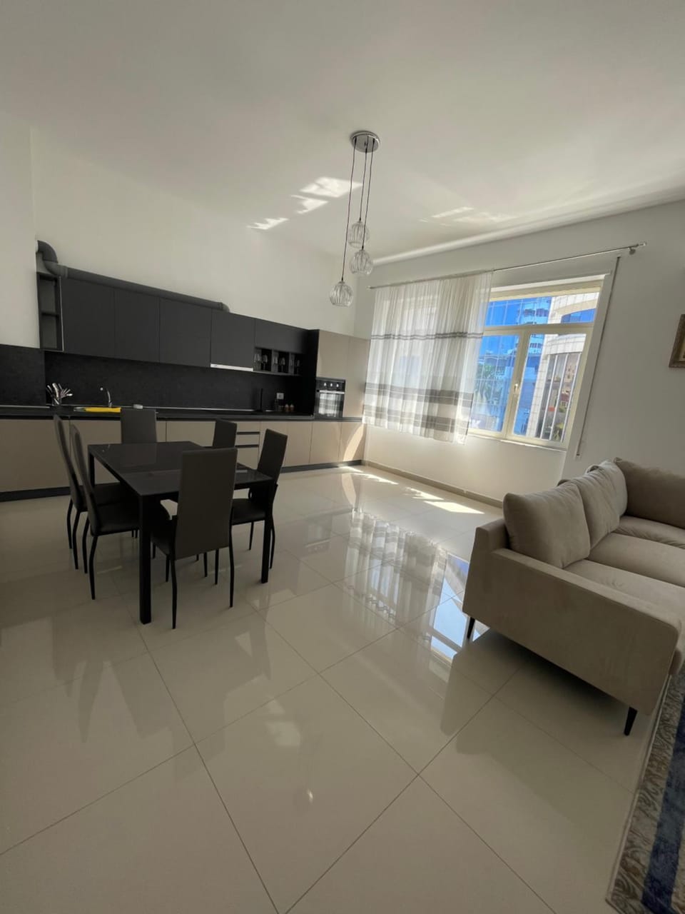 TV and multimedia, Kitchen or kitchenette, Living room, Seating area, Dining area