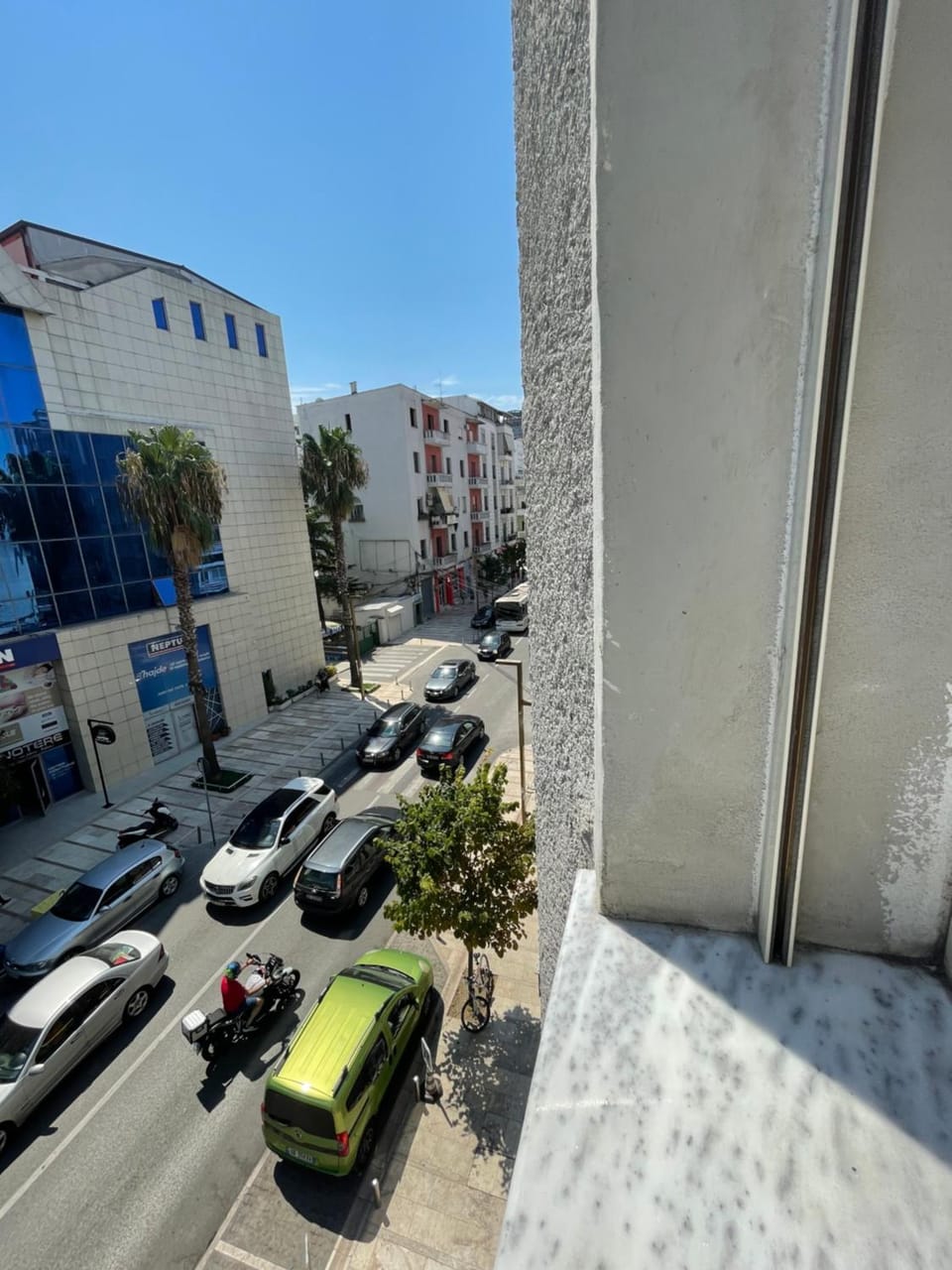 Property building, Day, Neighbourhood, Business facilities, City view, City view, Street view, Parking