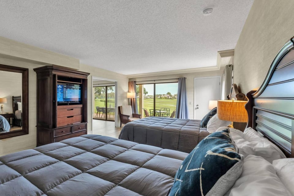 Executive Suite - Golf Course Views House in Wesley Chapel