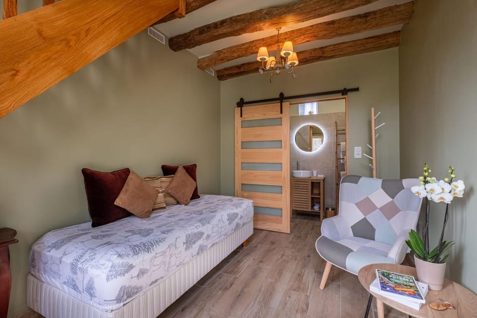 Bathroom, Living room, Seating area, Bedroom, heating, towels