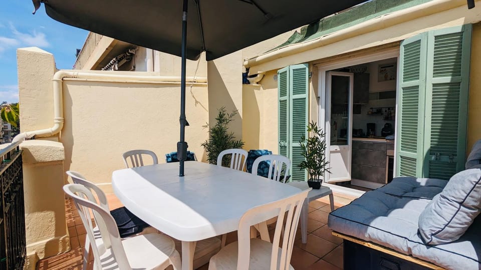 "Studio ensoleillé à deux pas des plages avec sa Grande terrasse privée !" Apartment in Nice