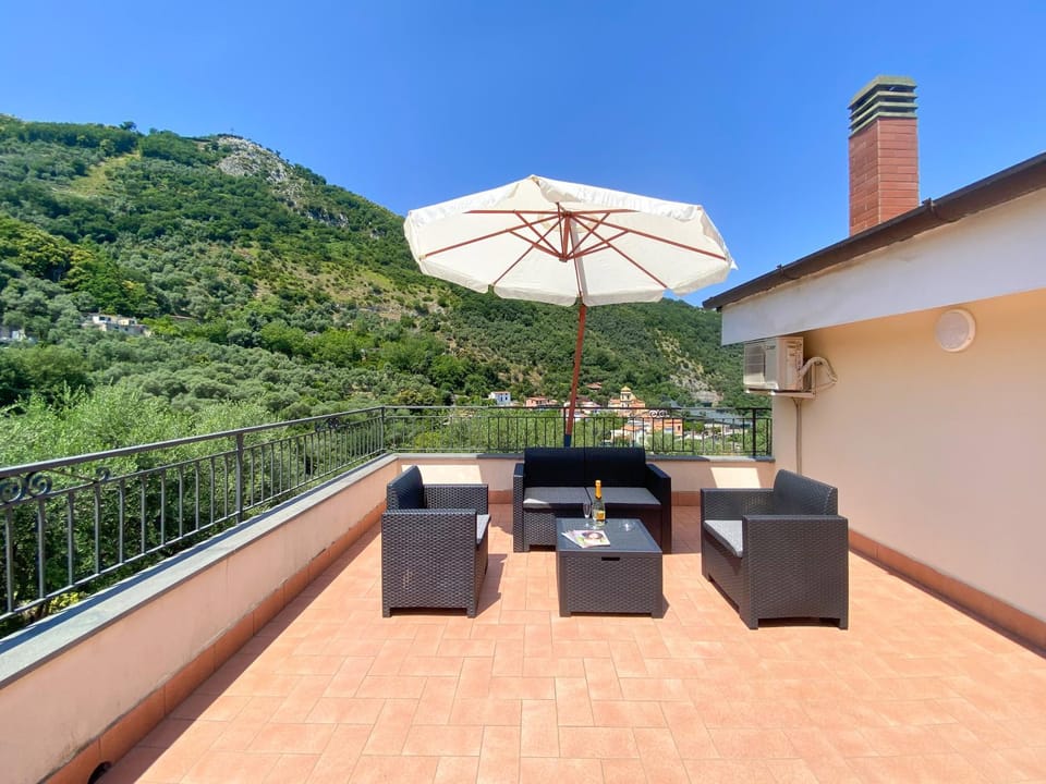 Balcony/Terrace, Mountain view