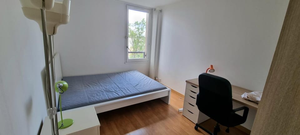 Appartement avec grand salon, barbecue et terrasse proche Paris et Disney Apartment in Noisy-le-Grand