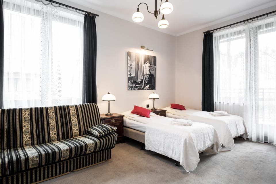 Day, Photo of the whole room
