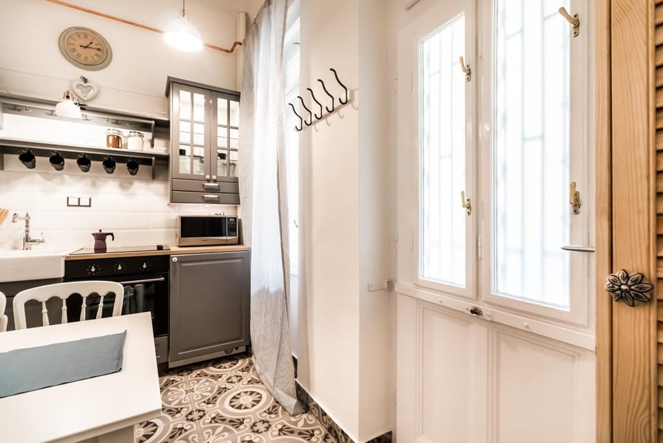 Kitchen or kitchenette, Communal kitchen