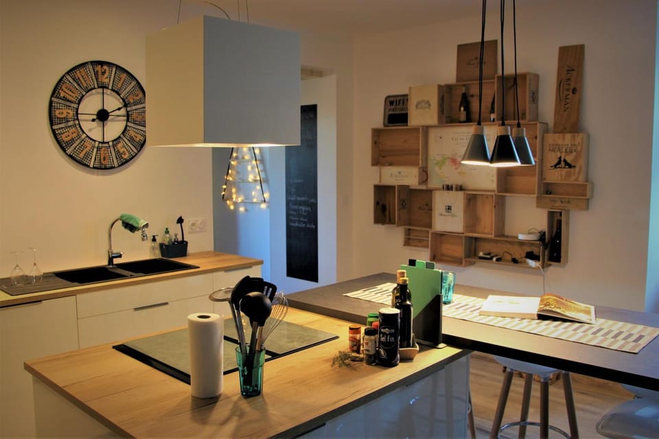 Kitchen or kitchenette, kitchen