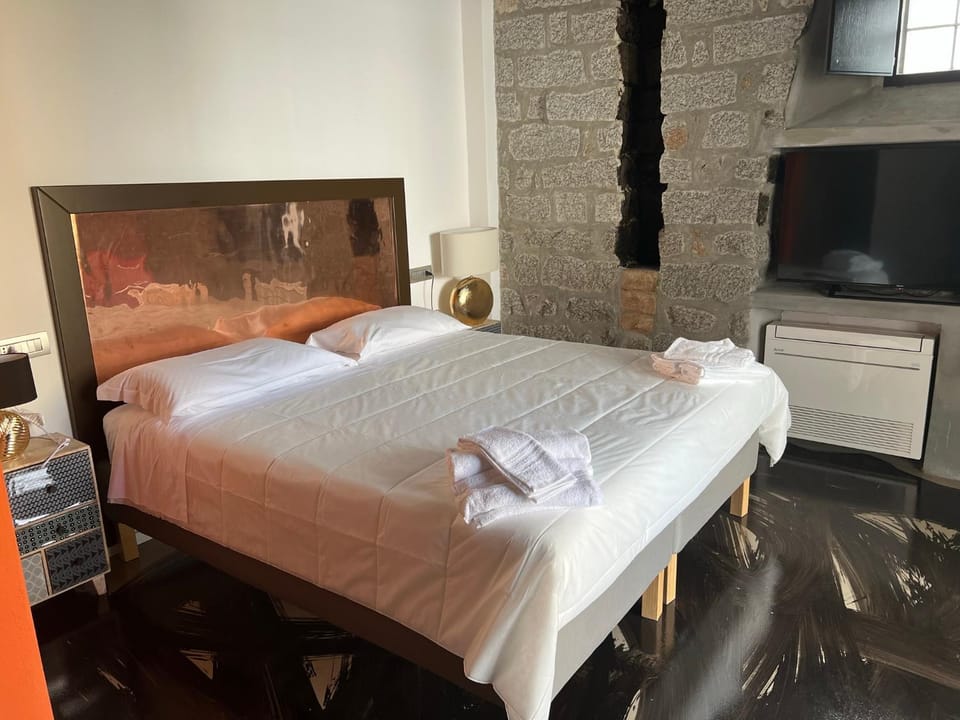 TV and multimedia, Photo of the whole room, Bedroom, towels
