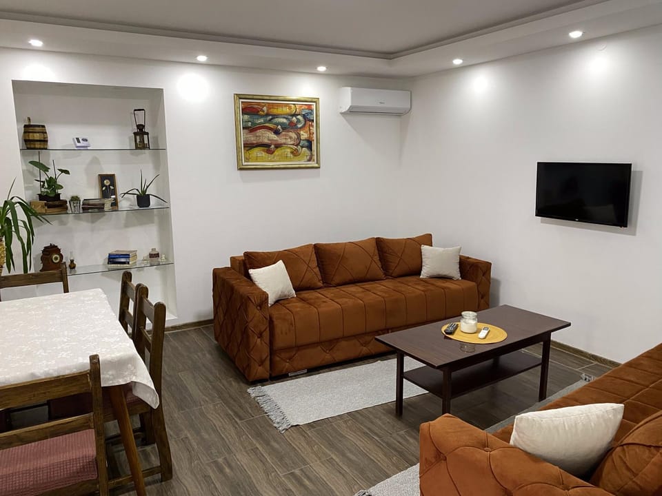 TV and multimedia, Living room, Dining area, air conditioner