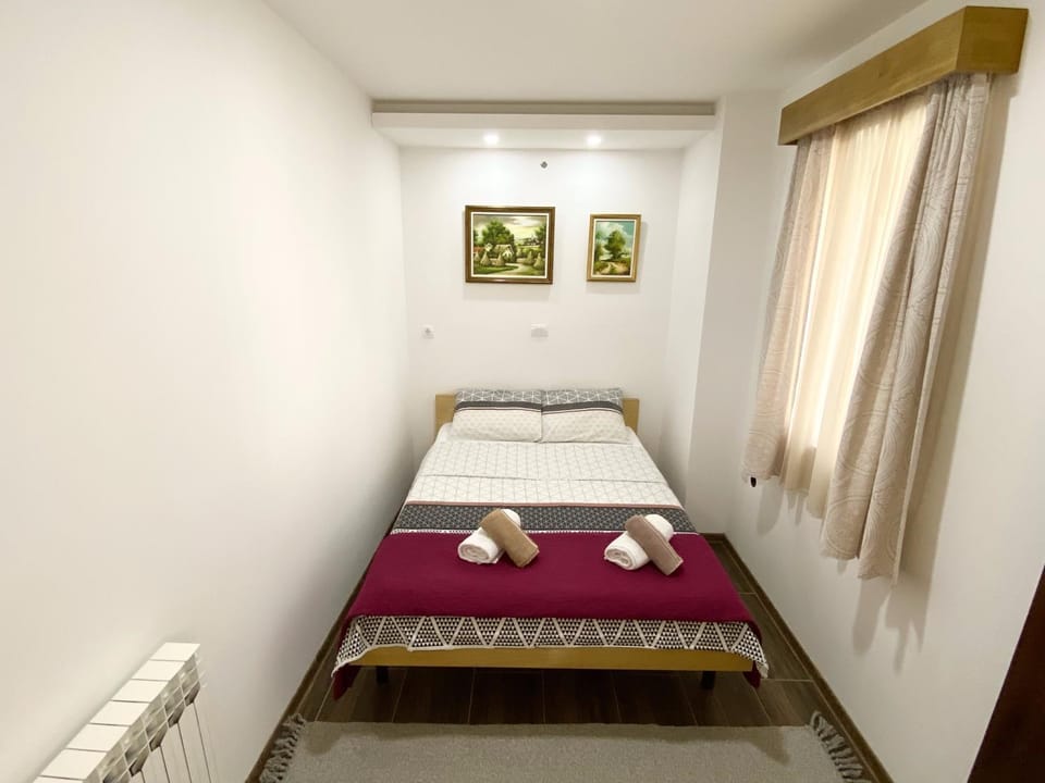 Bed, Photo of the whole room, Bedroom, internet, towels