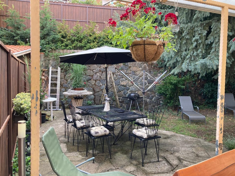 Garden, Seating area