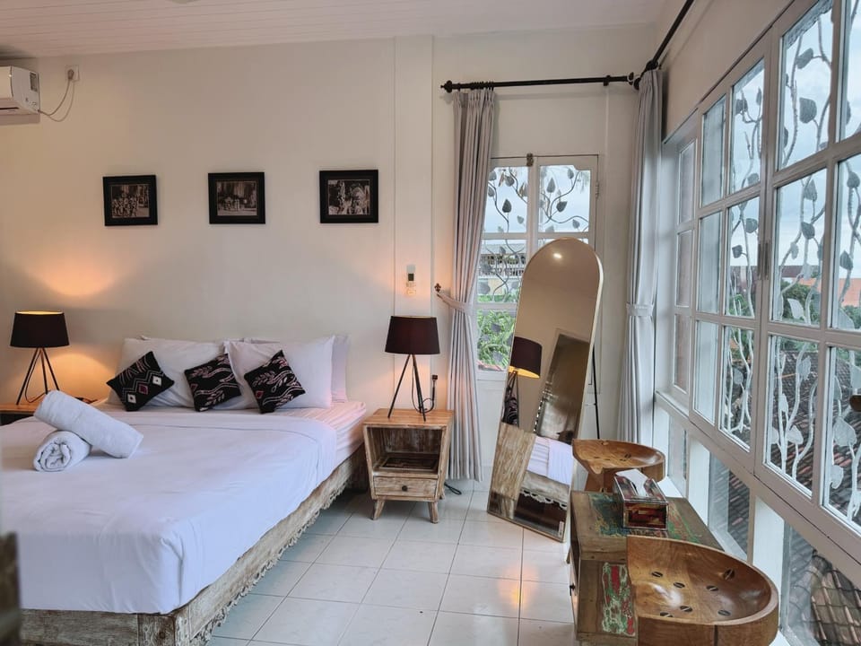 Bed, Bedroom, air conditioner