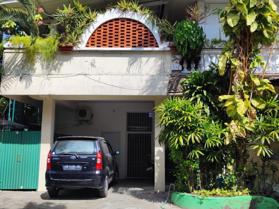 Property building, Day, Parking