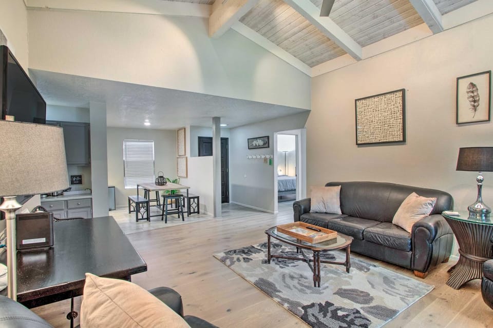 Bright Condo with Resort-Style Amenities in Sedona! Apartment in Village of Oak Creek