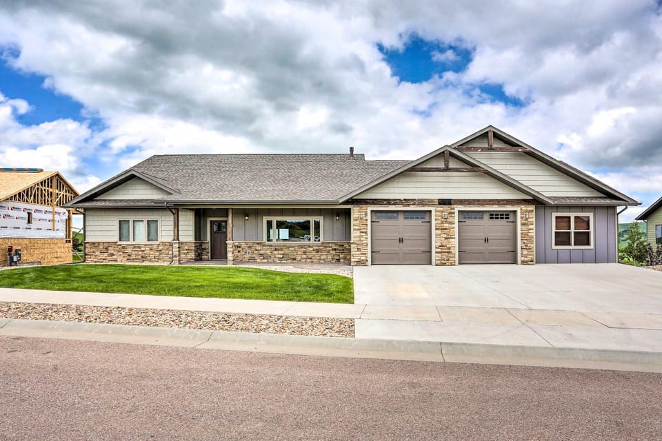 Luxe Hideaway Near Sturgis: Golf, Hike, Explore! House in Spearfish