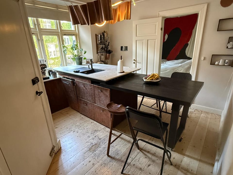 Kitchen or kitchenette, Dining area, stove