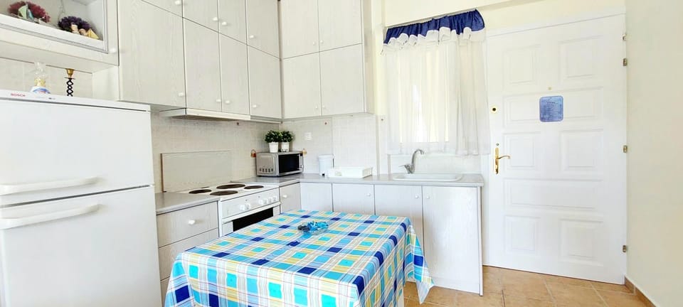 Coffee/tea facilities, Kitchen or kitchenette, minibar, pet friendly, stove