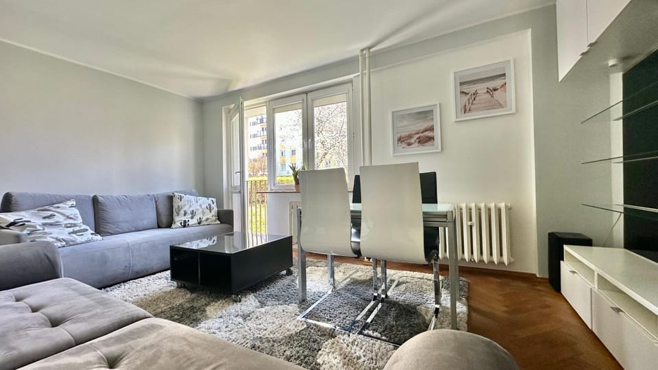 TV and multimedia, Living room, Seating area, Breakfast