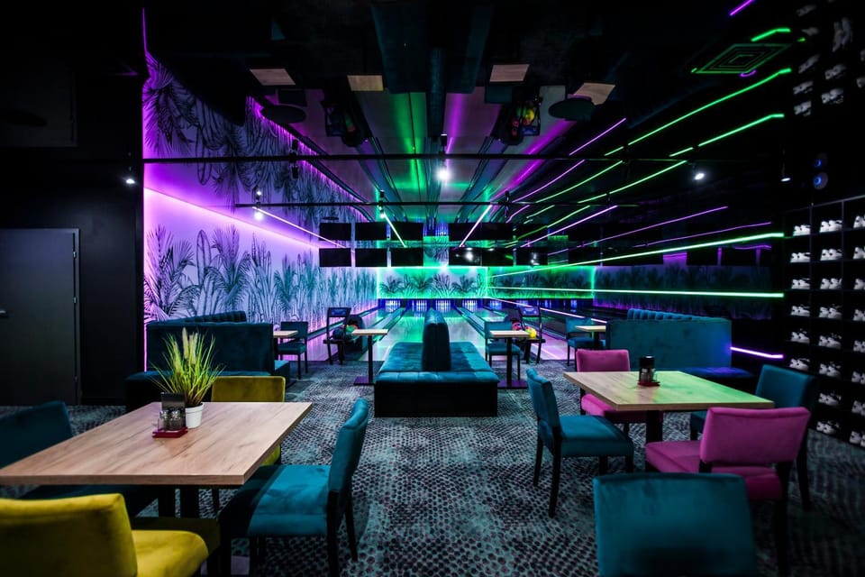 Restaurant/places to eat, Restaurant/places to eat, Lounge or bar, Evening entertainment