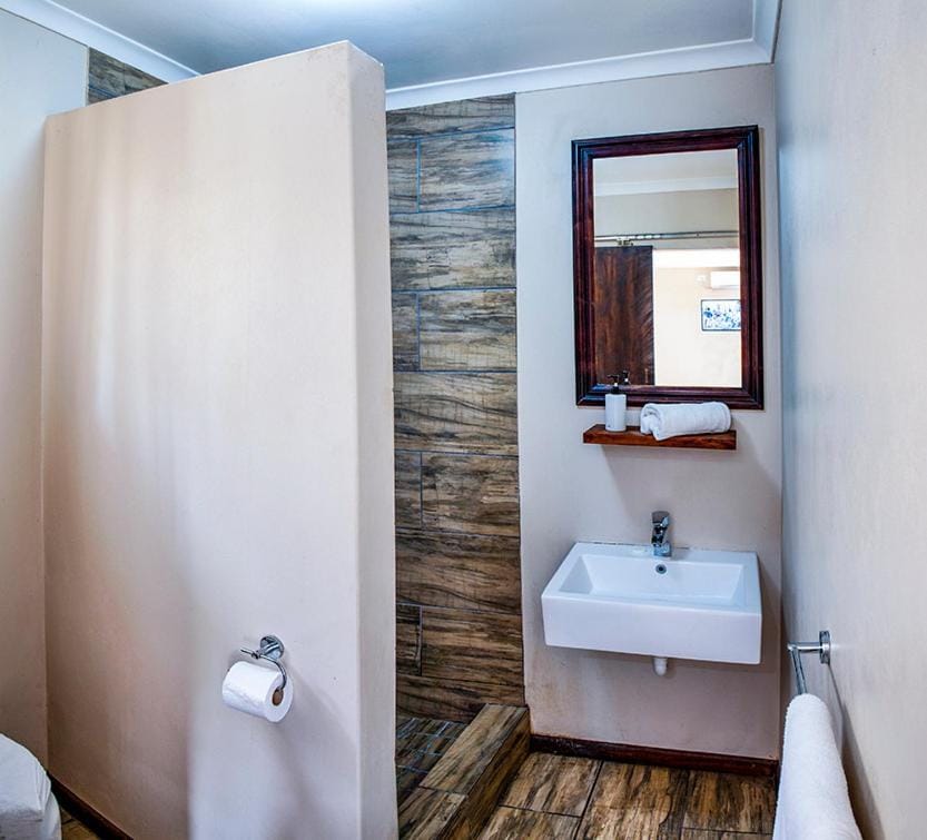 Phumanathi Guesthouse Bed and Breakfast in Port Elizabeth
