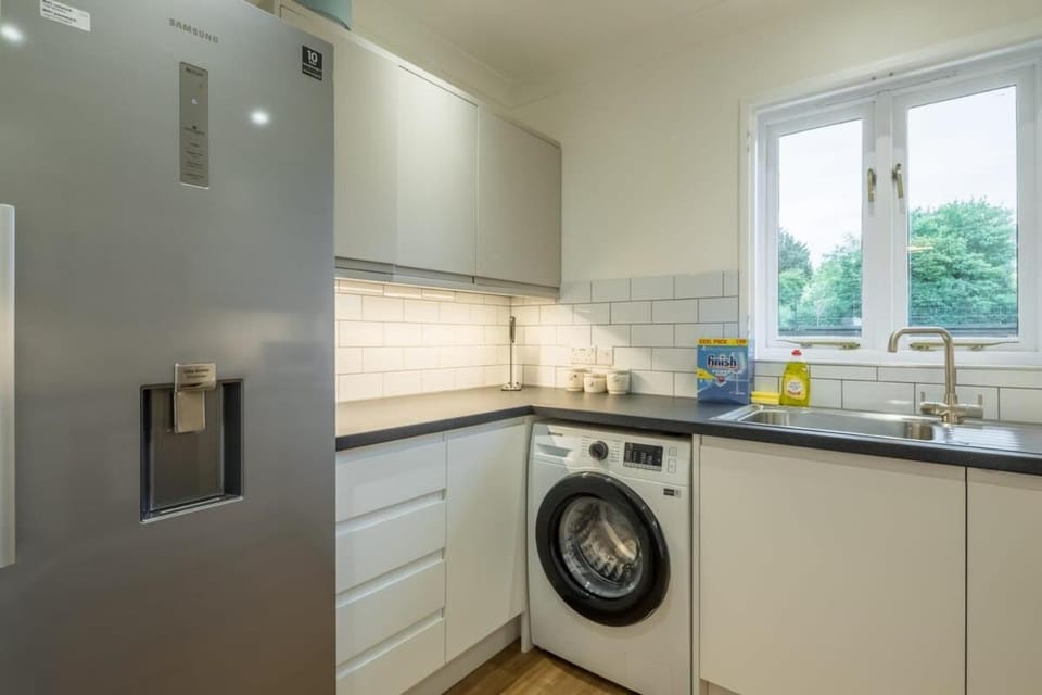 Lovely 1 Bed Apartment With FREE PARKING & Garden House in Cambridge