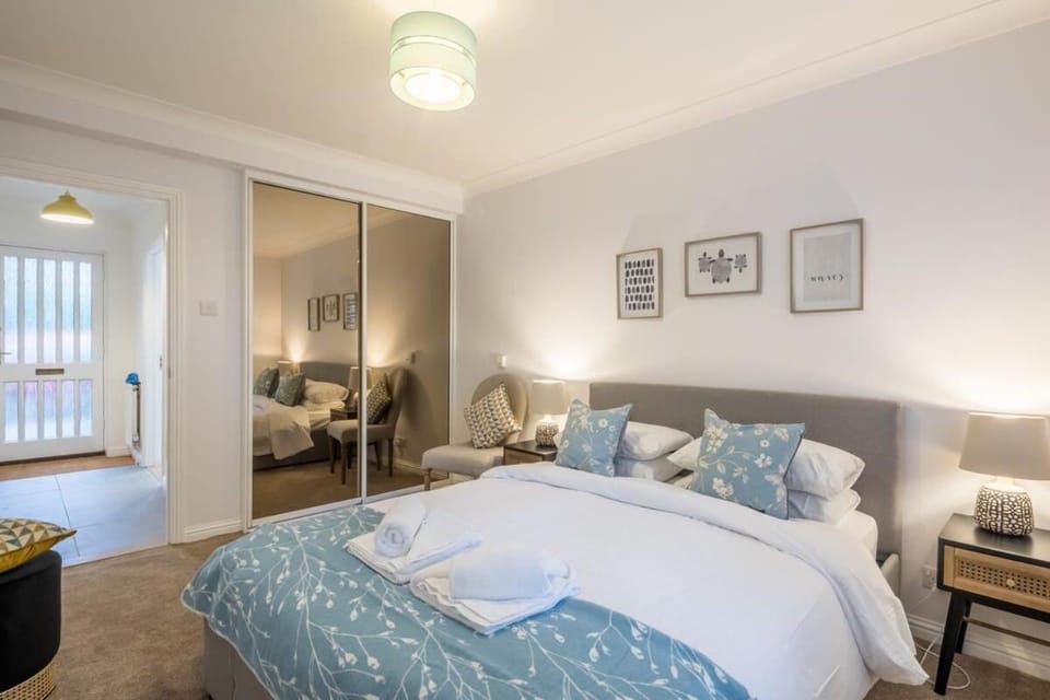 Lovely 1 Bed Apartment With FREE PARKING & Garden House in Cambridge
