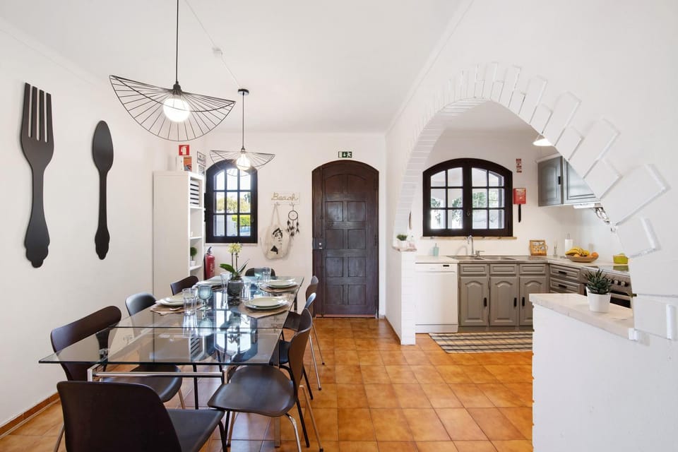 Property building, Kitchen or kitchenette, Living room
