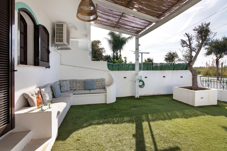 Property building, Balcony/Terrace, Living room