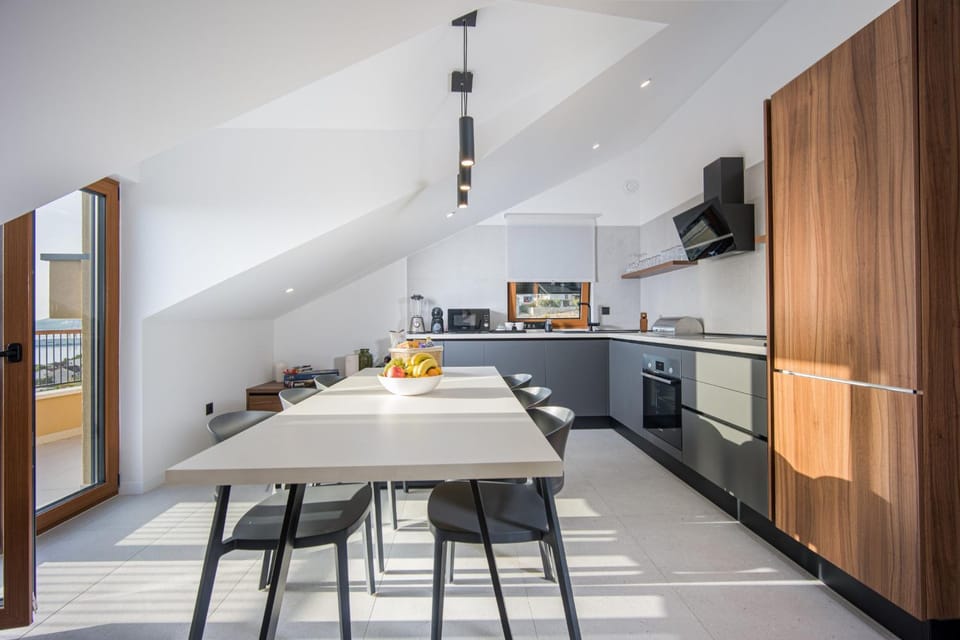 Dining area, kitchen