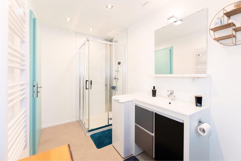 Shower, Toilet, Bathroom, washing machine