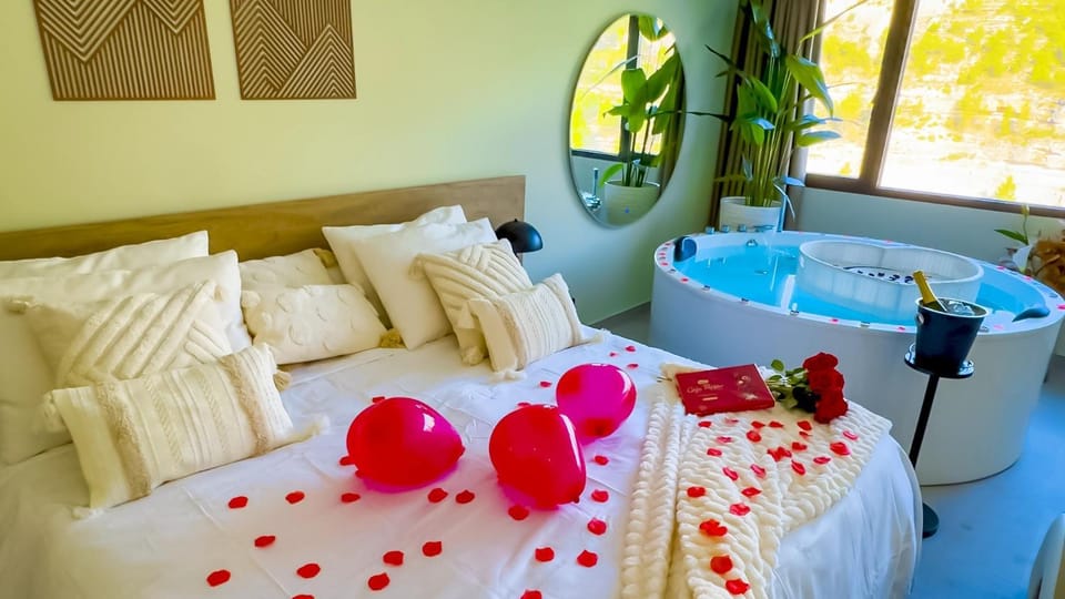 Bed, Hot Tub