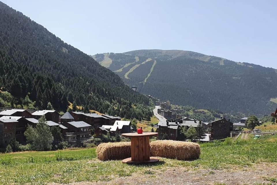 Acollidor estudi amb encant nòrdic i amb parquing, al costat de Grandvalira Apartment in Andorra