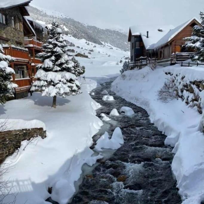 Acollidor estudi amb encant nòrdic i amb parquing, al costat de Grandvalira Apartment in Andorra