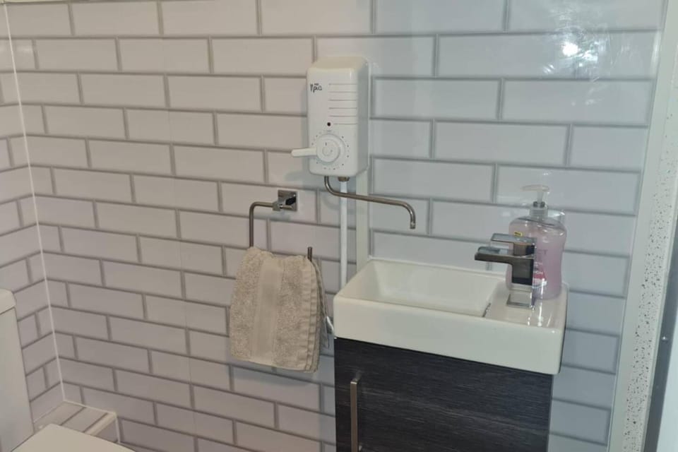 1 Bed- Sleeps 3- Newport Flat Apartment in Newport