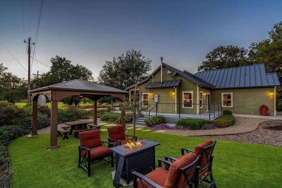 Santini Farmhouse With Tastings Included House in Russian River