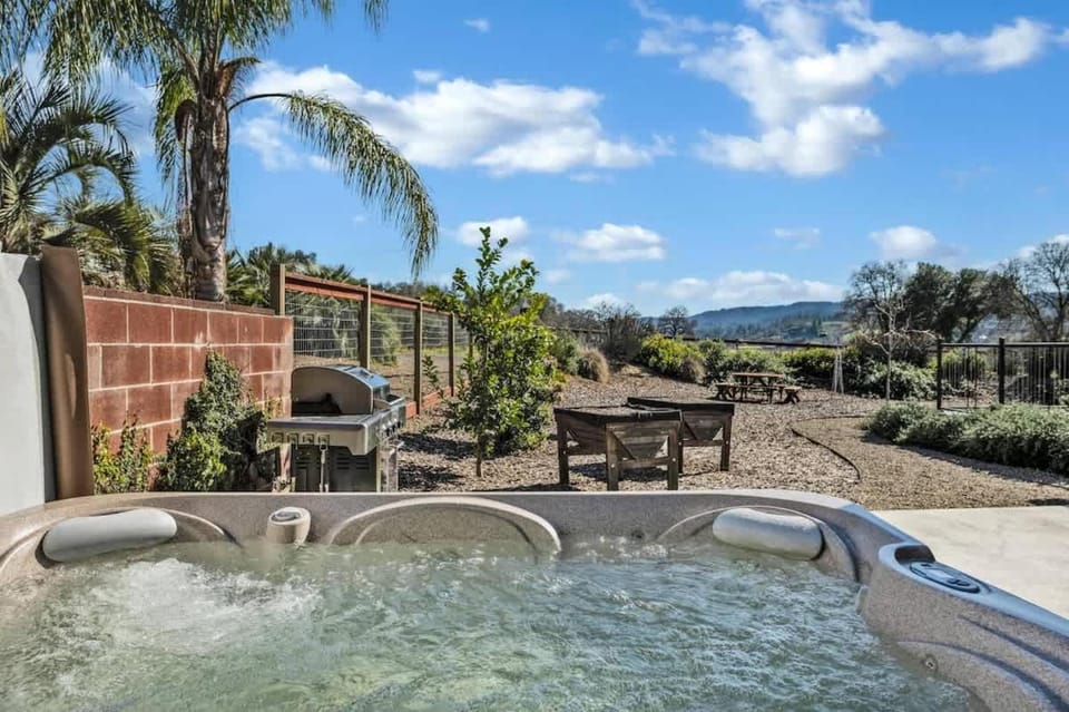 Santini Farmhouse With Tastings Included House in Russian River