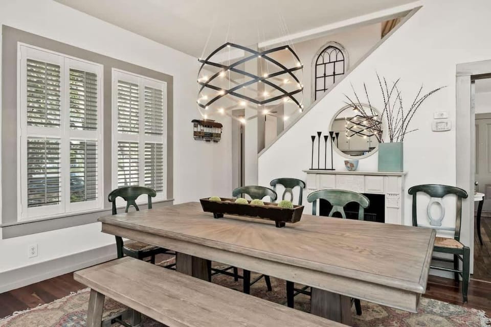 Hbg Plaza Gem - Hot Tub & Wine Tastings Included House in Healdsburg