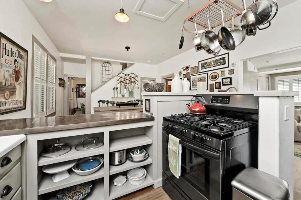 Hbg Plaza Gem - Hot Tub & Wine Tastings Included House in Healdsburg