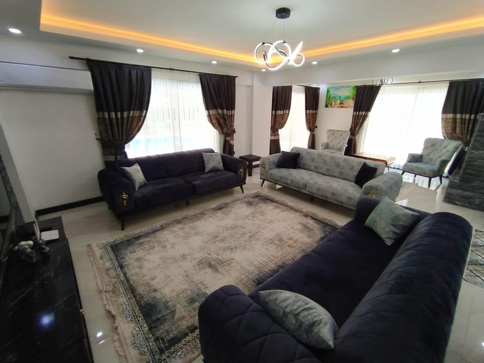 Communal lounge/ TV room, Living room, Seating area