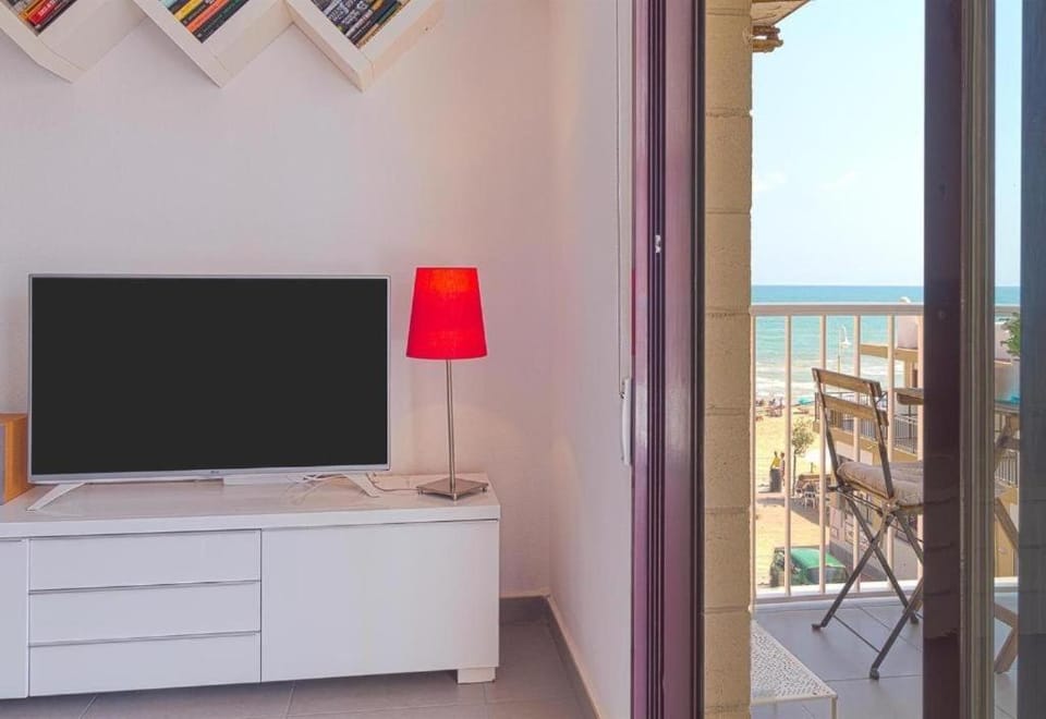 Communal lounge/ TV room, TV and multimedia, Sea view