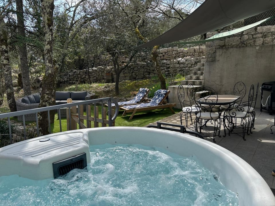 Natural landscape, Hot Tub, Garden view, sunbed