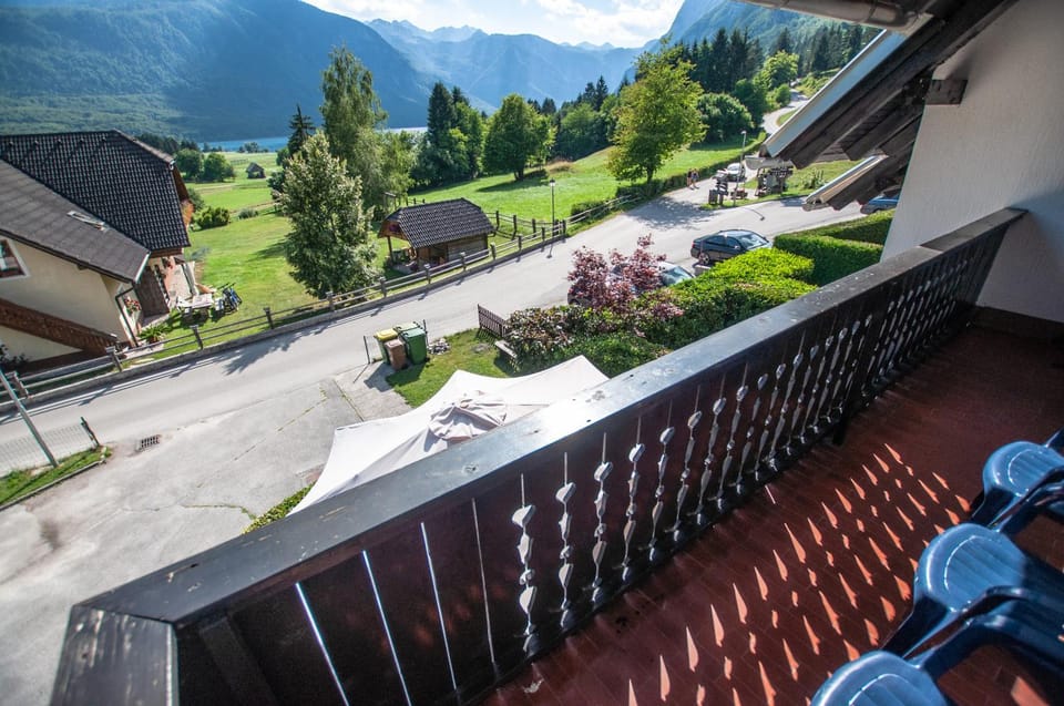 Balcony/Terrace, Lake view, Mountain view