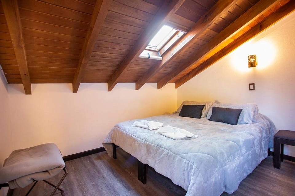 Bed, Photo of the whole room