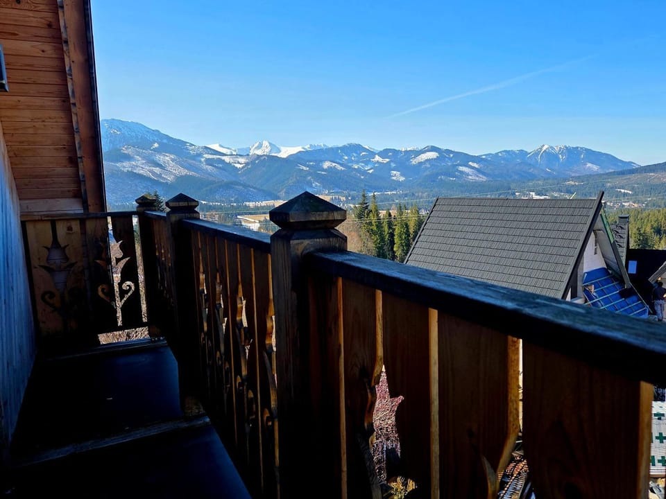 Balcony/Terrace, Mountain view