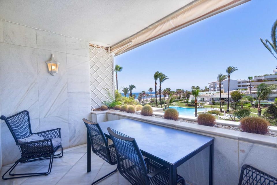 Balcony/Terrace, Pool view, Sea view