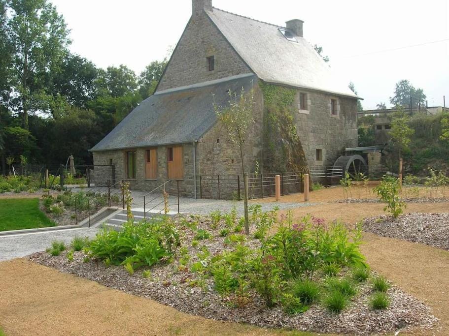 ancien moulin à eau entièrement rénové House in Brittany