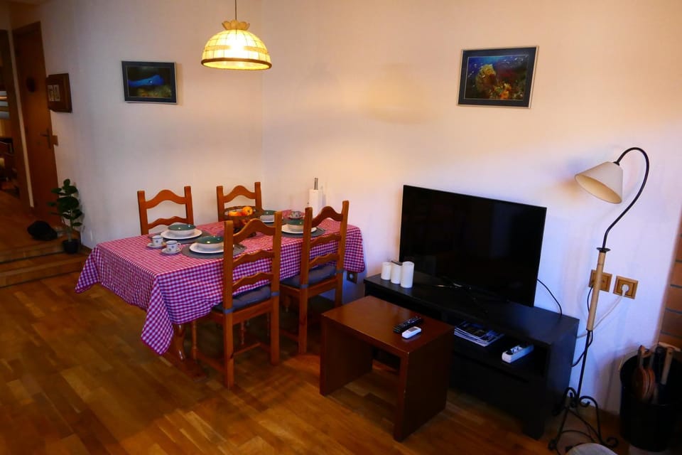 Communal lounge/ TV room, Dining area