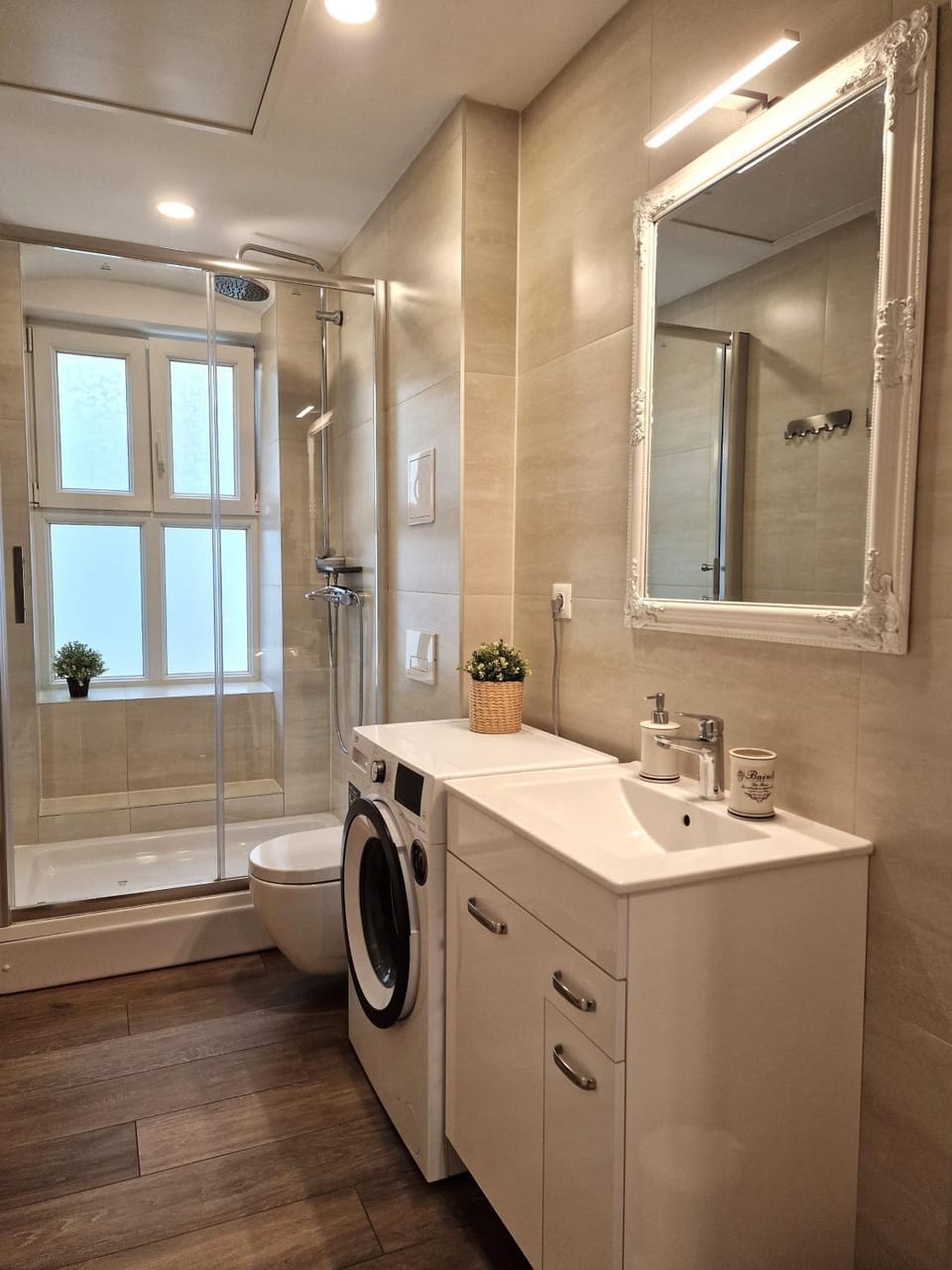 Shower, Toilet, Bathroom, washing machine