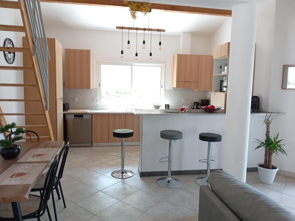 Kitchen or kitchenette, Dining area, pet friendly, stove