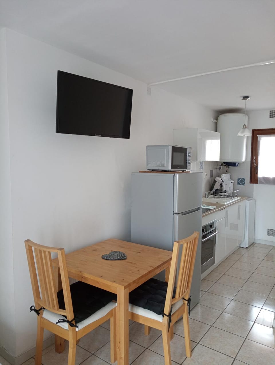 TV and multimedia, Coffee/tea facilities, Kitchen or kitchenette, Dining area, minibar, pet friendly, stove, toaster, washing machine